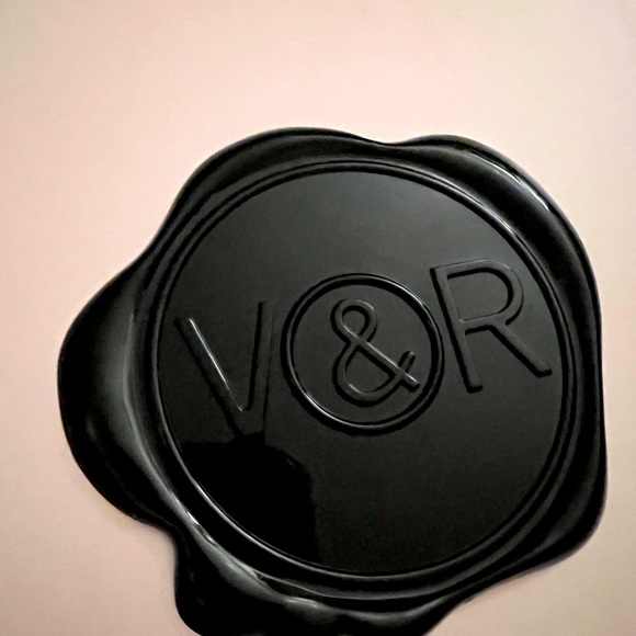 VIKTOR AND ROLF FLOWERBOMB SHADOWBOX GIFT BOX - Picture 6 of 11